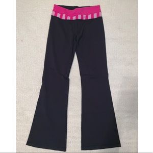 black lululemon yoga pants